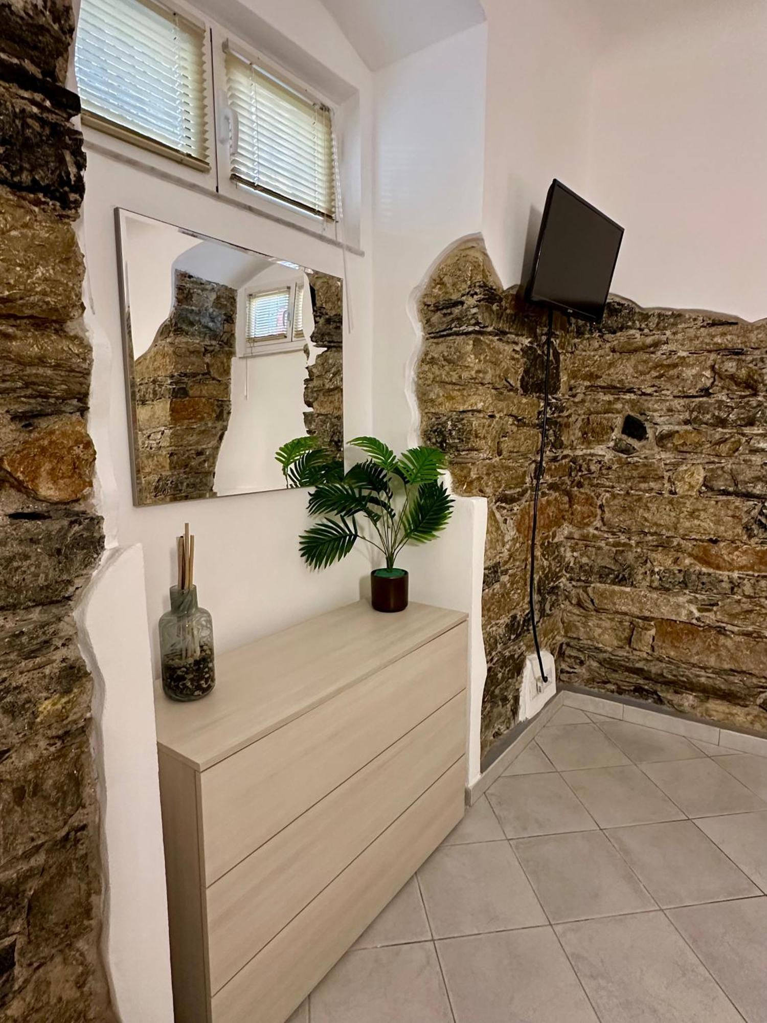 Revel Station To Cinque Terre Apartment *